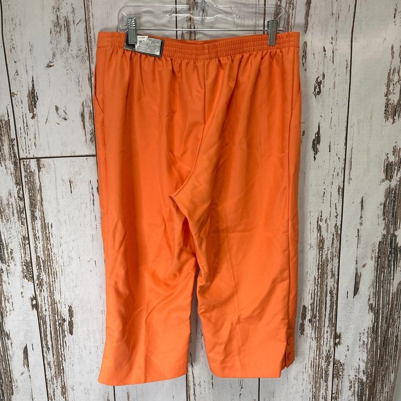 Alfred Dunner Orange Capris w/ Buttons on Leg size 14 - Picture 2 of 3